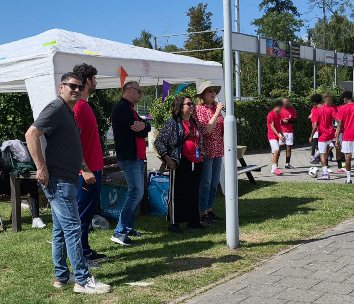 voetbal toernooi COA stichting Even Anders